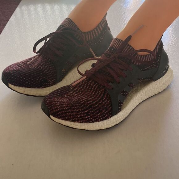ADIDAS Women’s UltraBoost Size 7 1/2 US - Picture 1 of 8